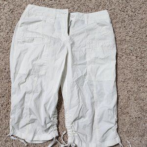 Women's white cotton Capri